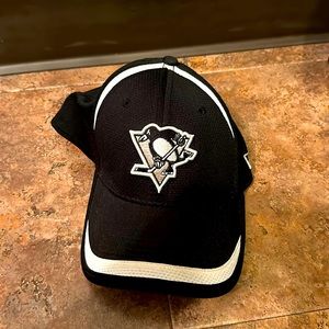 Pittsburgh Penguins, new era fitted hat size small/medium like new